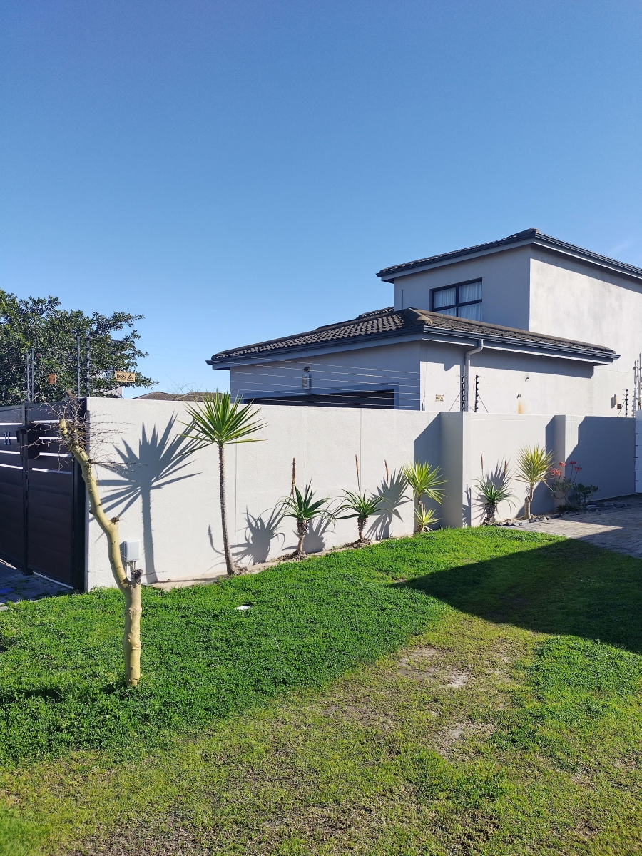 4 Bedroom Property for Sale in Parklands North Western Cape